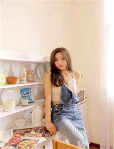 《美女图片库没有穿衣服-08版金瓶梅在线观看》