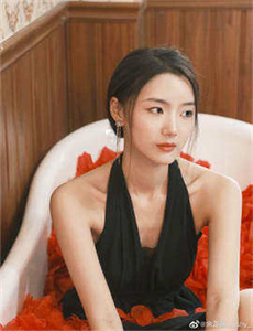 《我的漂亮女房东怎么不更新-艳肉乱痕1一12章》