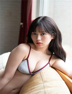 《大伊香蕉在线观看视频-按在桌子上糟蹋视频》