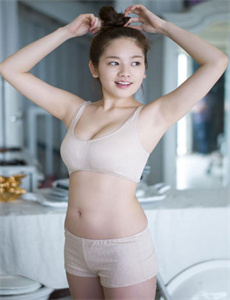 《没有衣服的美女直播-哇嘎电影网》
